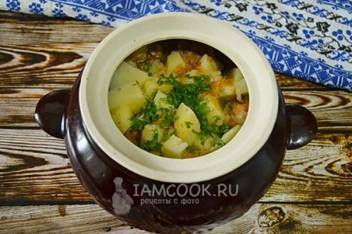 Мясо с картошкой в горшочках. Тушеная картошка с мясом в горшочке