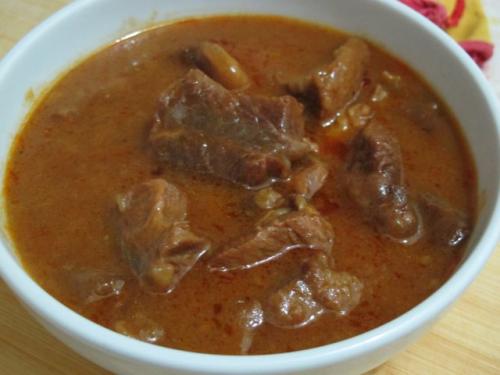 Гуляш из говядины, как в столовой. Простой рецепт вкусного гуляша