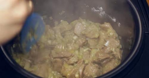 Как приготовить гуляш из говядины в мультиварке. Сколько и как готовить венгерское блюдо?