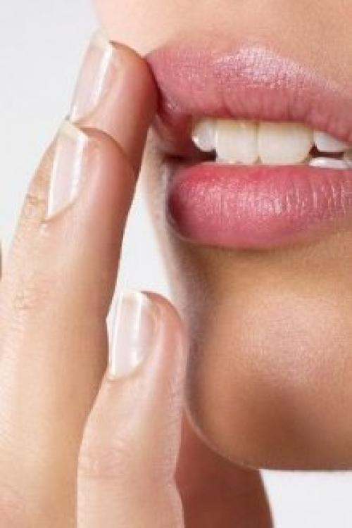 Зачем нужна гигиеническая помада. Гигиеническая помада.Вред или польза для губ? 03