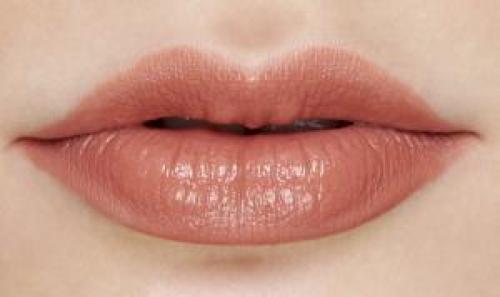 Нюдовый блеск для губ. Тест-драйв: лучшие нюдовые помады и блески для губ