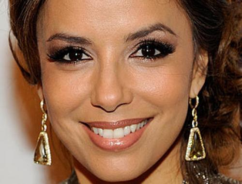 Как выделить глаза голубые. Выбираем помаду