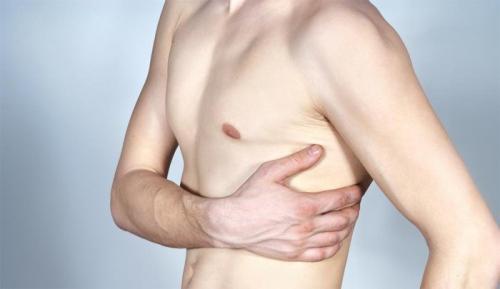 Болит под левой грудью сбоку. Болит под левым ребром спереди: симптомы возможных заболеваний, лечение. Что может болеть в левом боку, под левым ребром спереди?