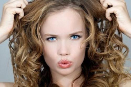 Как восстановить баланс кожи головы. Простые, но удивительно эффективные народные средства для лечения кожи головы