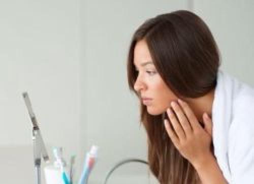 Как убрать желтизну с лица. Желтый цвет лица – причины