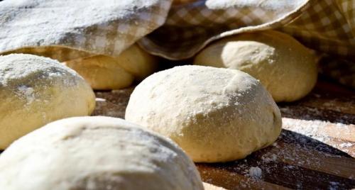 Тесто на кефире для пирога в духовке без дрожжей. Тесто на кефире для пирога в духовке