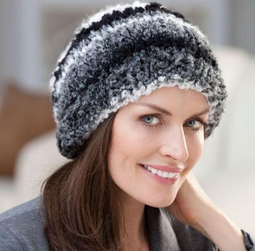 Вязаные шапки для женщин среднего возраста. Фото модных вязаных шапок для женщин 50 лет, стильные виды и фасоны