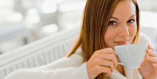 Вода с лимоном рецепт приготовления. Чудесные особенности приема теплой воды с лимоном натощак. Рецепт напитка