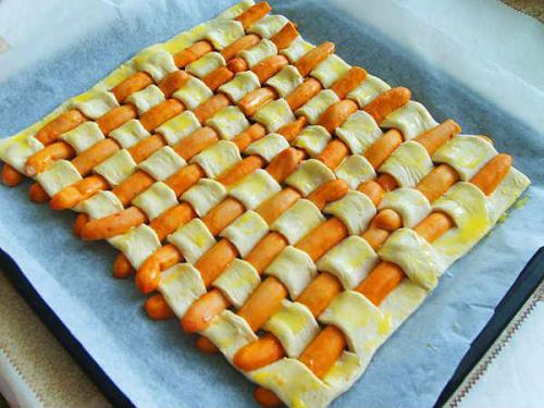 Сосиска в тесте, как завернуть. Как правильно и красиво завернуть сосиску в слоеное и дрожжевое тесто