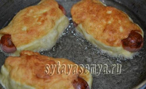 Жареные сосиски в тесте на сковороде рецепт. Сосиски в тесте жареные на сковороде