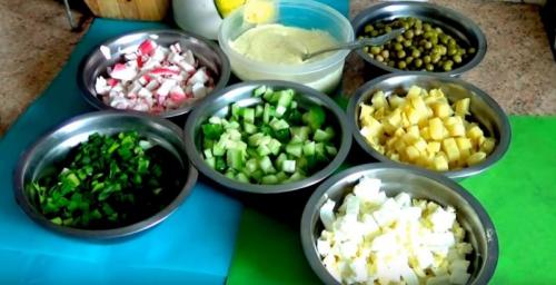 Салат с крабовыми палочками — вкусный и простой рецепт