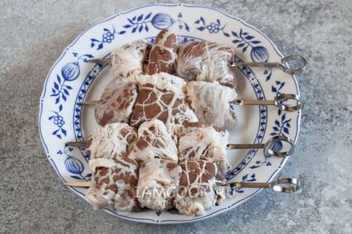 Шашлык из куриной печени в жировой сетке. Шашлык из печени в жировой сетке