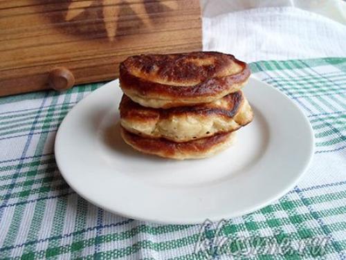 Оладьи на кефире без яиц с яблоками. Оладьи на кефире без яиц