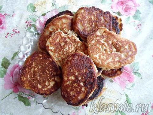 Оладьи на кефире без яиц с яблоками. Оладьи на кефире без яиц