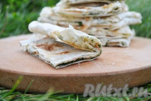 Лаваш с сыром и зеленью на мангале