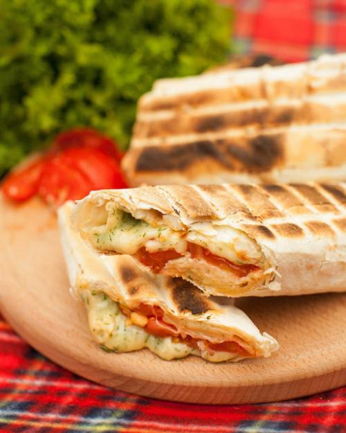 Лаваш на мангале с сыром сулугуни. Сулугуни в лаваше