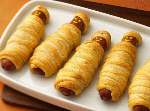 Сосиска в тесте, как завернуть. Как правильно и красиво завернуть сосиску в слоеное и дрожжевое тесто