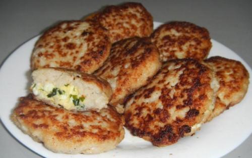 Куриные котлеты на. Куриные котлеты с начинкой из сыра с яйцом