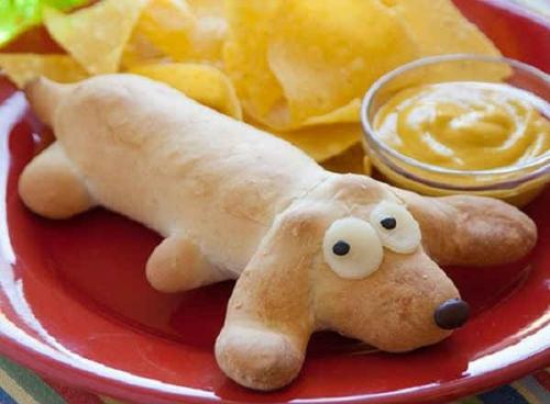 Сосиска в тесте, как завернуть. Как правильно и красиво завернуть сосиску в слоеное и дрожжевое тесто