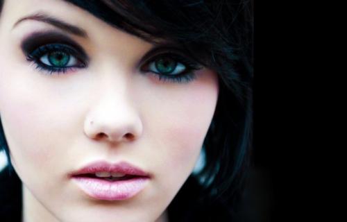 Естественный макияж для брюнеток. Как сделать легкий макияж для брюнеток: подбираем неотразимый образ