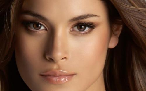 Естественный макияж для брюнеток. Как сделать легкий макияж для брюнеток: подбираем неотразимый образ