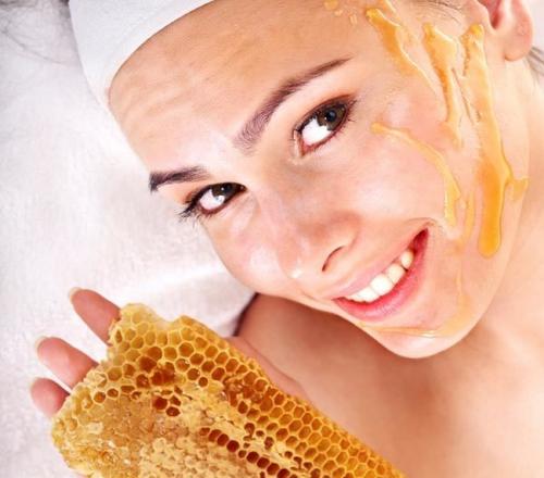Медовый массаж лица. Особенности сладкой процедуры