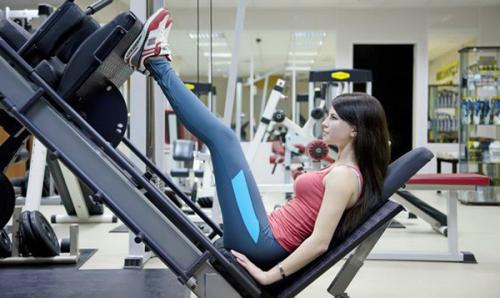 Комплекс упражнений в тренажерном зале для женщин в картинках. Программа тренировок для женщин в тренажерном зале на понедельник