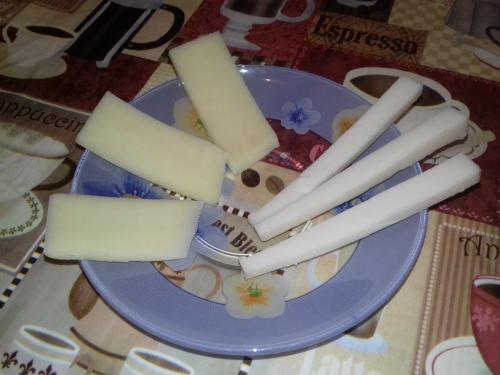 Обезжиренный сыр в магните. Где купить вкусный козий сыр