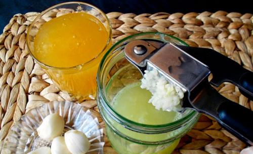 Чесночная вода по рецепту бабушки. Вода с чесноком по рецепту бабушки Гали поставила меня на ноги. Просто находка от сердечных заболеваний!