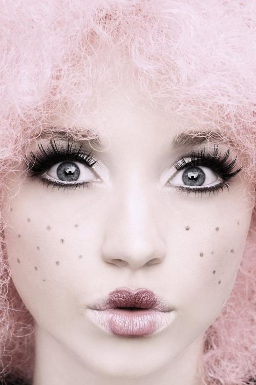 Макияж куклы для ребенка. Макияж, как у куклы: пошаговая инструкция