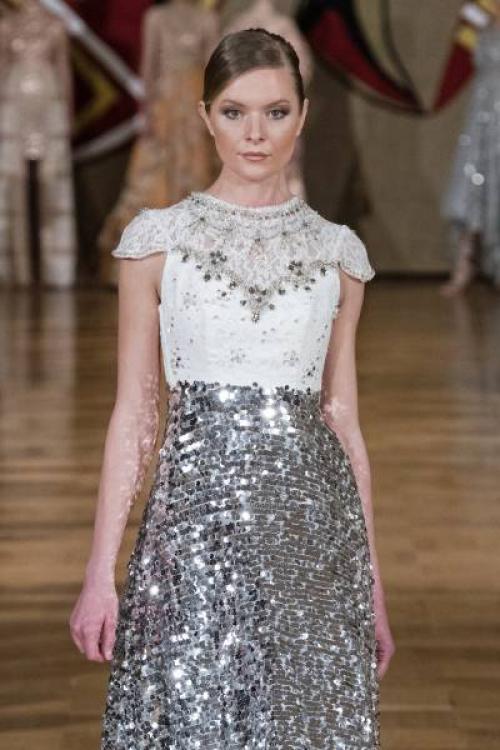 Макияж под блестящее платье. Как сделать макияж под серое платье?