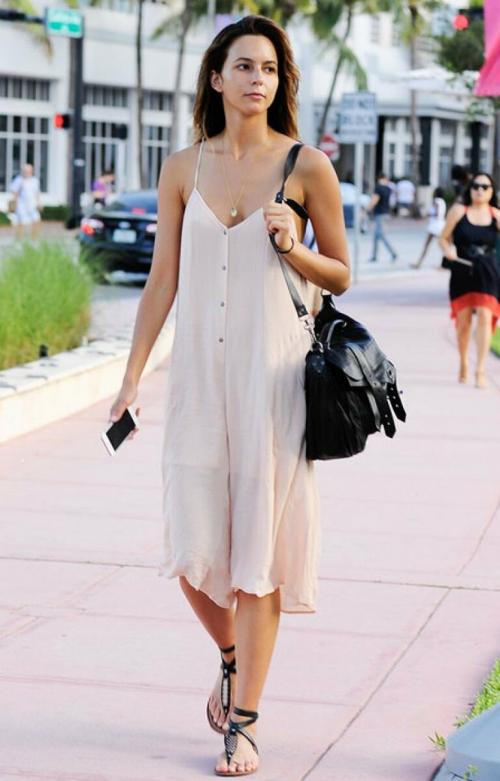 Туфли под бежевое платье. С чем носить бежевое платье, чтобы выглядеть не банально