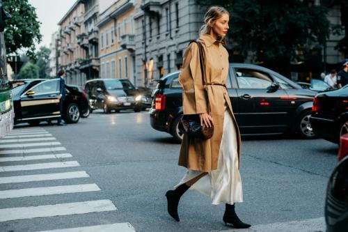 Туфли под бежевое платье. С чем носить бежевое платье, чтобы выглядеть не банально