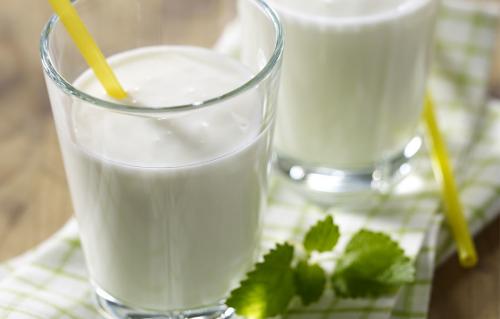 Ряженка диетический продукт. КЕФИР ПРОТИВ РЯЖЕНКИ. ЧТО ПОЛЕЗНЕЕ?