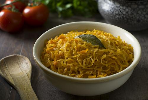 Тушеная квашеная капуста. Как приготовить тушеную квашеную капусту — рецепт классический из кислой капусты с пошаговыми фото