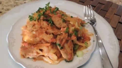 С чем подавать тушеную капусту. Вкусная тушеная капуста с мясом