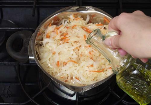 Тушеная квашеная капуста. Как приготовить тушеную квашеную капусту — рецепт классический из кислой капусты с пошаговыми фото