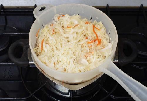 Тушеная квашеная капуста. Как приготовить тушеную квашеную капусту — рецепт классический из кислой капусты с пошаговыми фото