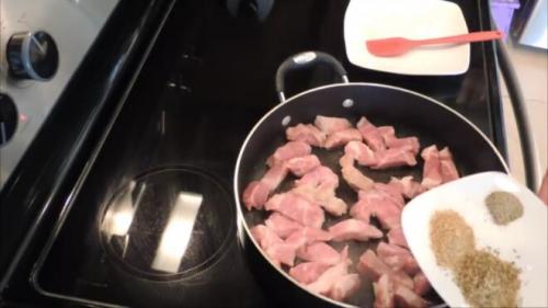 С чем подавать тушеную капусту. Вкусная тушеная капуста с мясом