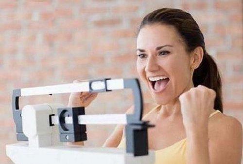 Жир с живота уходит в последнюю очередь. Загадка процесса борьбы с лишними кг: что худеет первым?