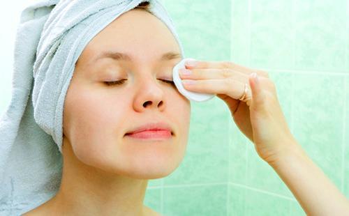 Чем смыть тушь если нет средства. Как смыть водостойкую тушь для ресниц, чем смывать, средства для снятия