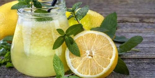 Вода с лимоном рецепт приготовления. Чудесные особенности приема теплой воды с лимоном натощак. Рецепт напитка