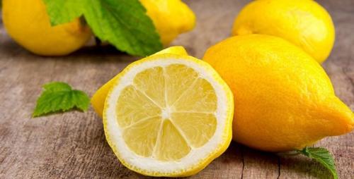 Вода с лимоном рецепт приготовления. Чудесные особенности приема теплой воды с лимоном натощак. Рецепт напитка