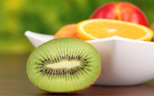 Синяки под глазами витамины. Рецепты на основе витаминов K и C