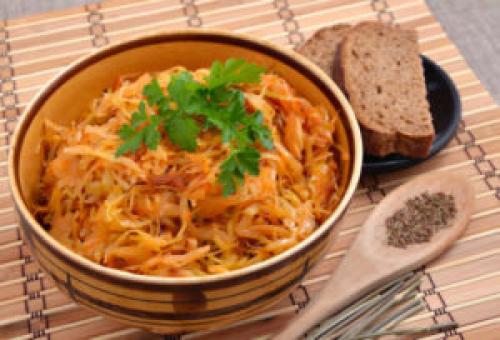 Тушеная капуста калории. Чем полезна тушеная капуста и как вкусно ее приготовить