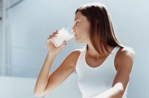 Теплый кефир на ночь. Польза кефира для организма