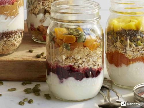 Овсянка с йогуртом для похудения. Ленивая овсянка в банке. Здоровый завтрак