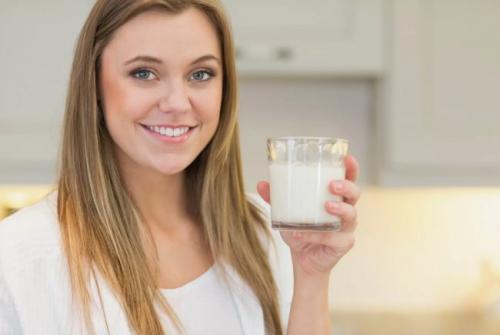 Теплый кефир на ночь. Польза кефира для организма