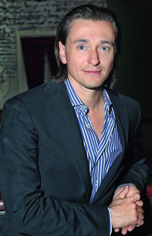 Евгений Миронов слухи. Слухи про Евгения Миронова
и фото Сергея Безрукова и его Анны