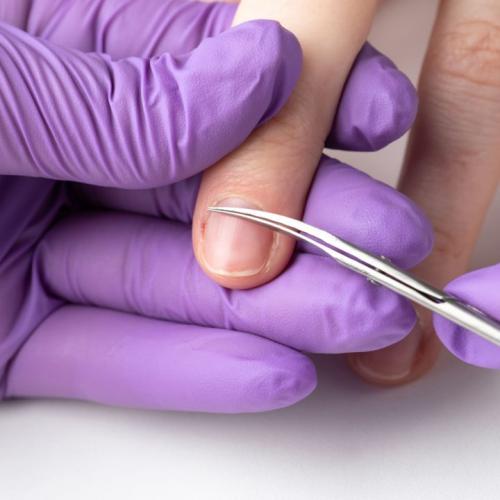 Гель-лак сходит пленкой. Почему гель-лак не держится на ногтях?